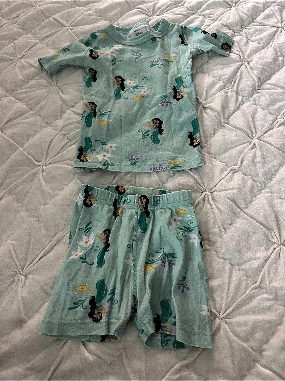 Disney Princess Pajama Set in Green Size 4 Like New